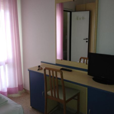 Hotel Trocadero Riccione Esterno foto