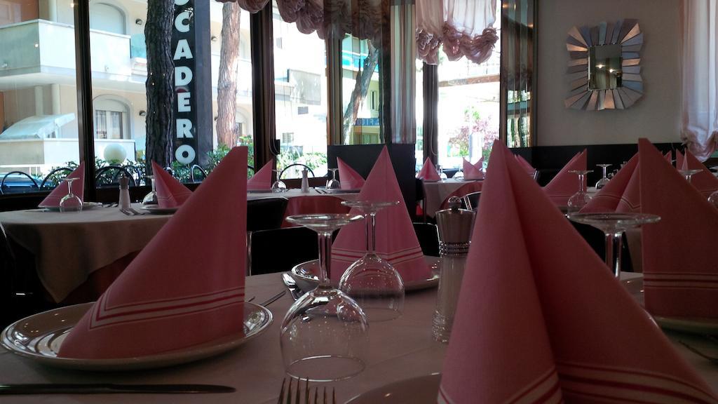 Hotel Trocadero Riccione Esterno foto