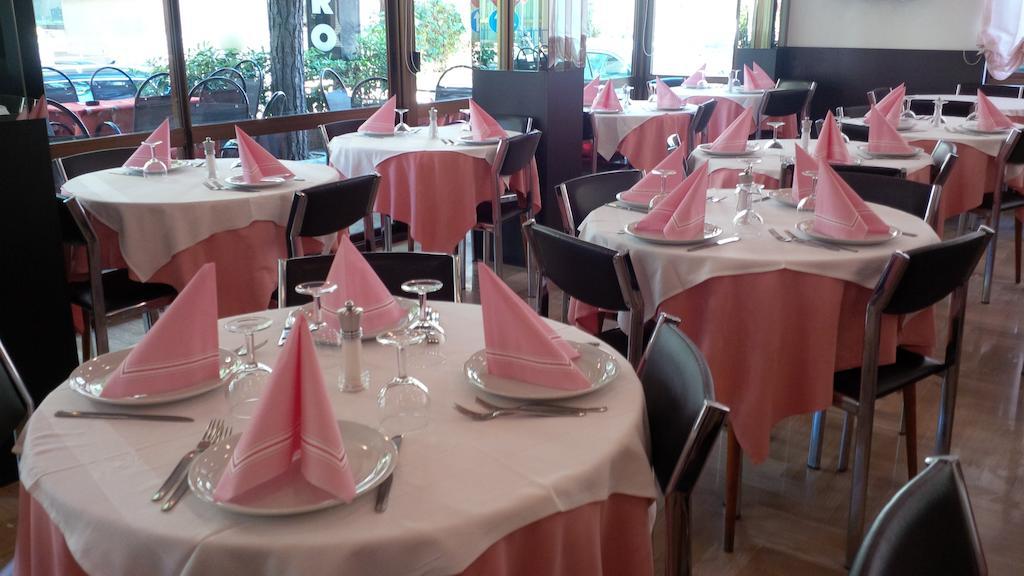 Hotel Trocadero Riccione Esterno foto