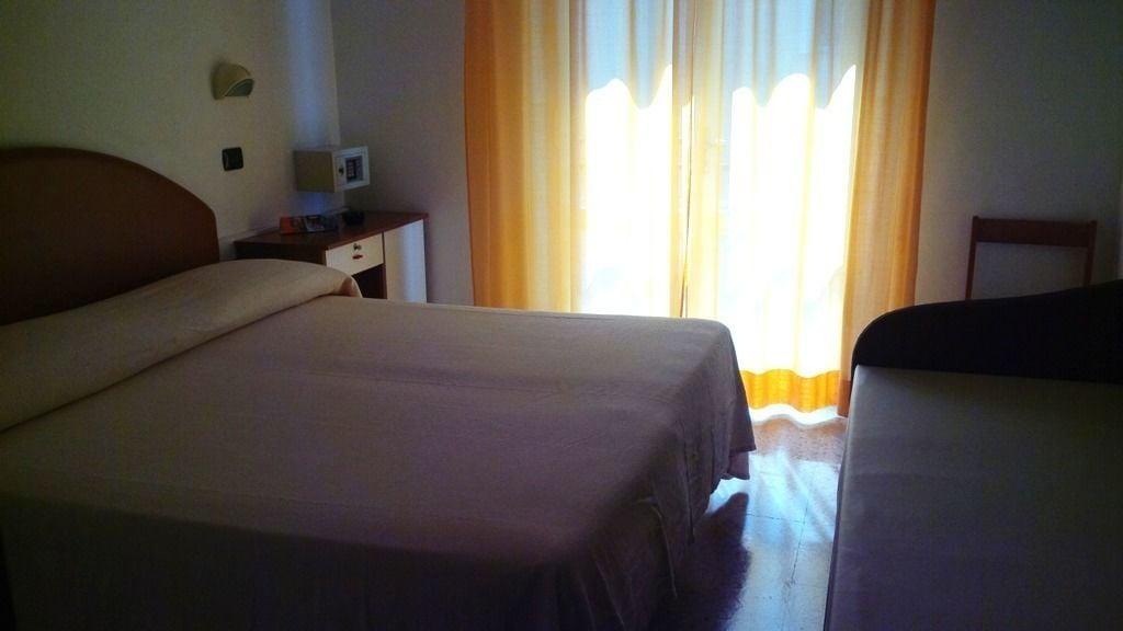 Hotel Trocadero Riccione Esterno foto