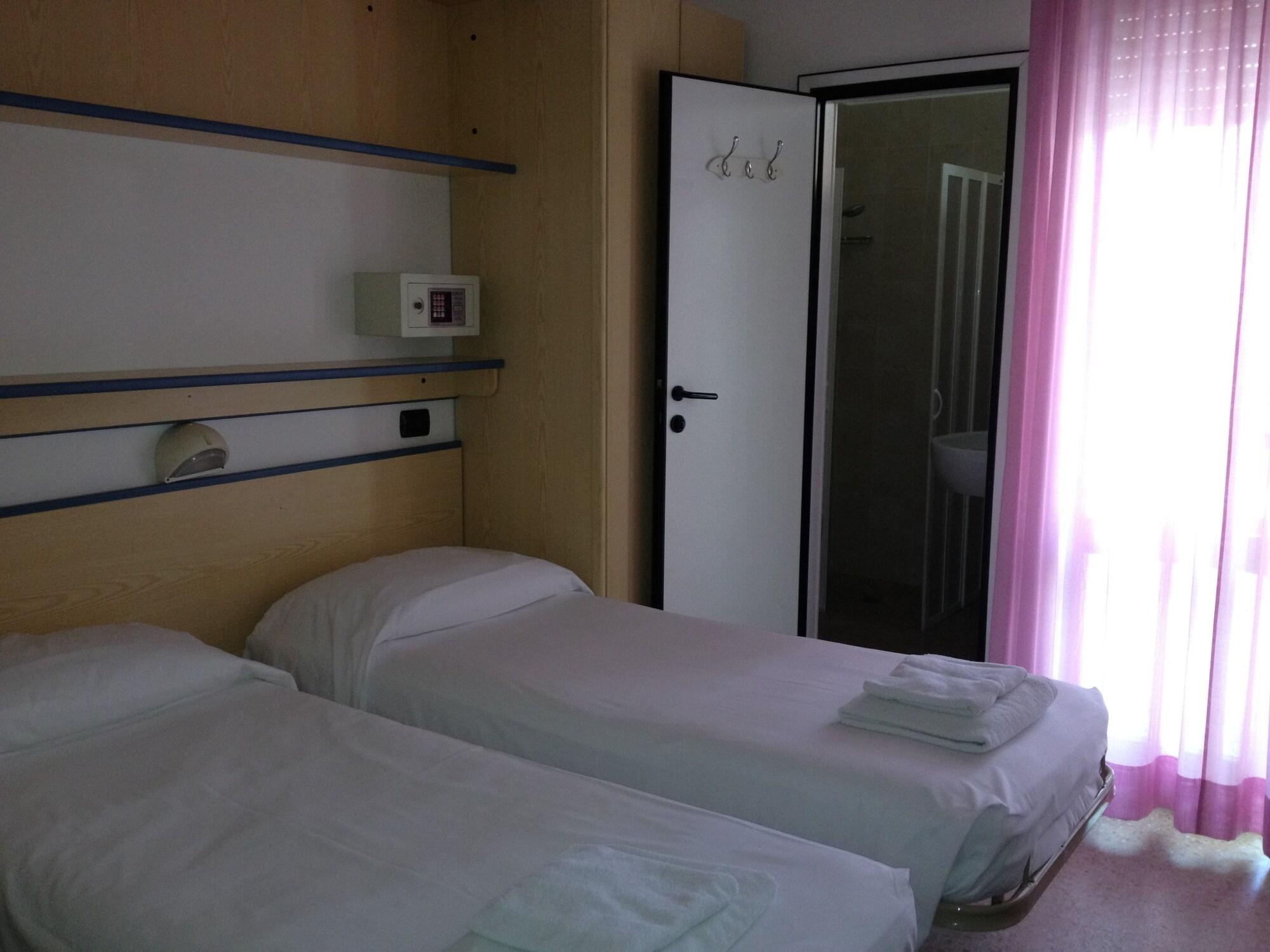 Hotel Trocadero Riccione Esterno foto