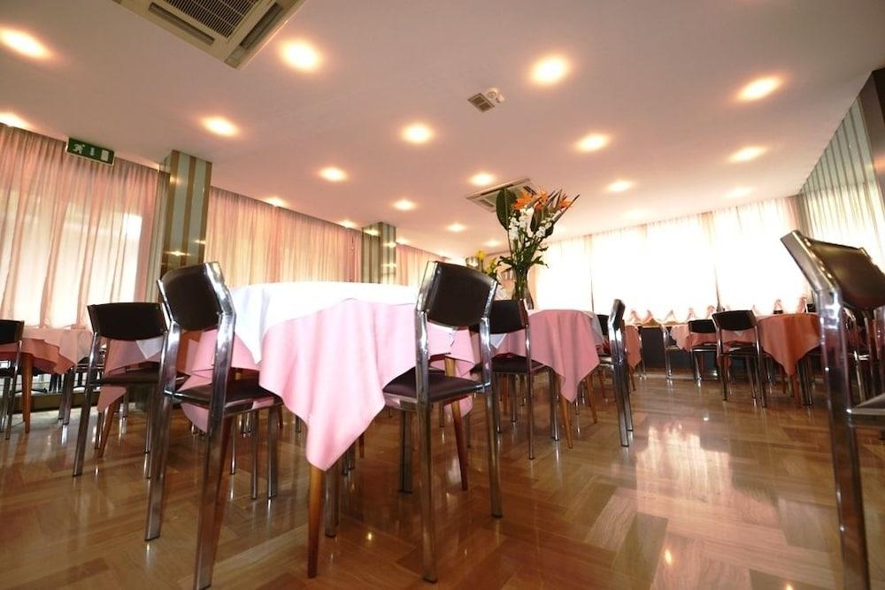 Hotel Trocadero Riccione Esterno foto