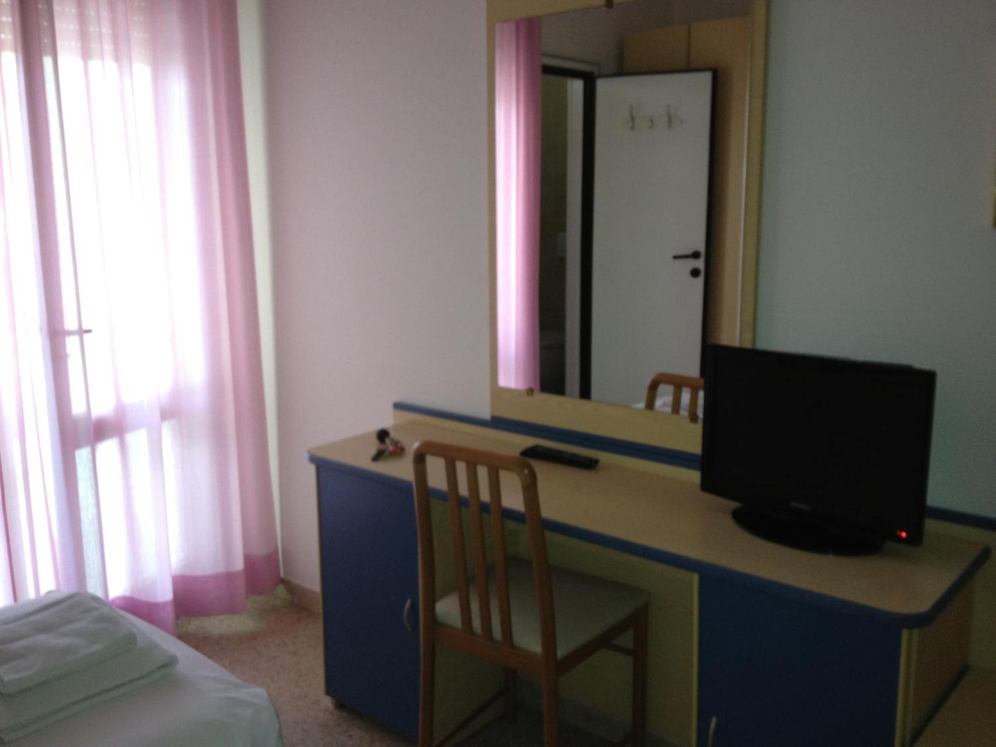 Hotel Trocadero Riccione Esterno foto