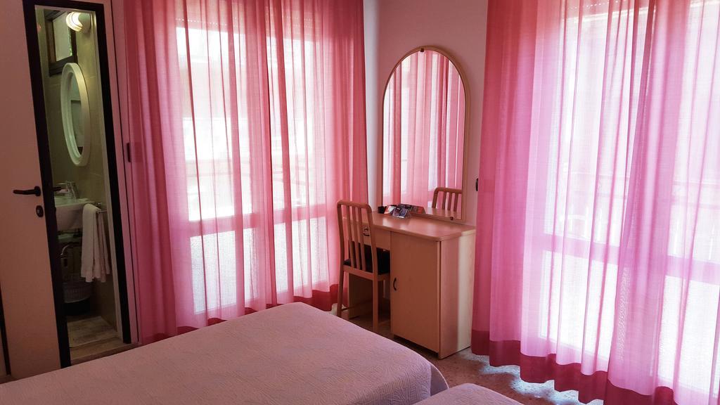Hotel Trocadero Riccione Esterno foto