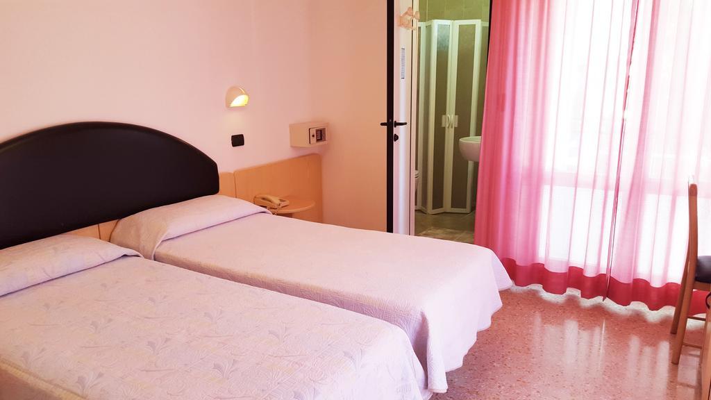 Hotel Trocadero Riccione Esterno foto