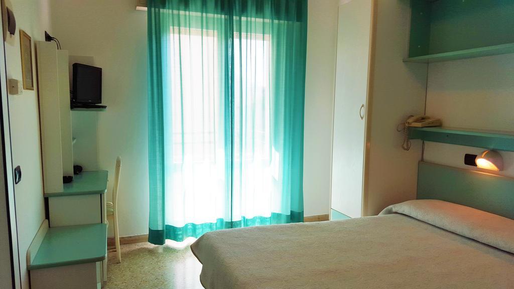 Hotel Trocadero Riccione Esterno foto