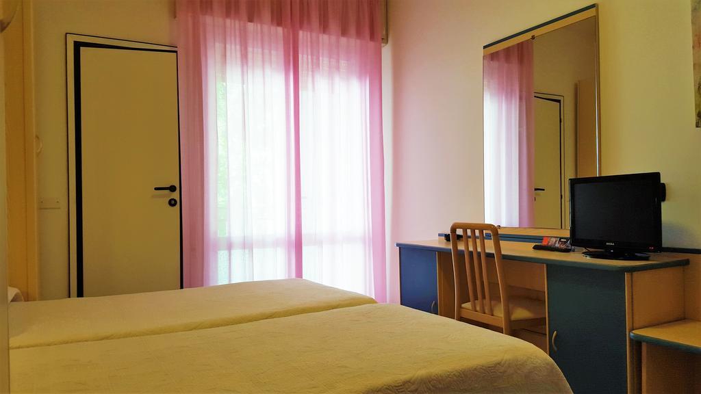 Hotel Trocadero Riccione Esterno foto