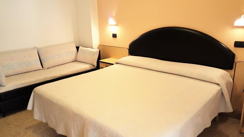 Hotel Trocadero Riccione Esterno foto