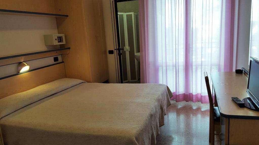 Hotel Trocadero Riccione Esterno foto