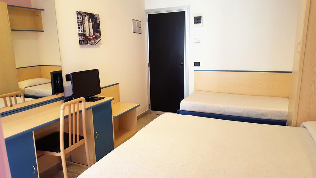 Hotel Trocadero Riccione Esterno foto