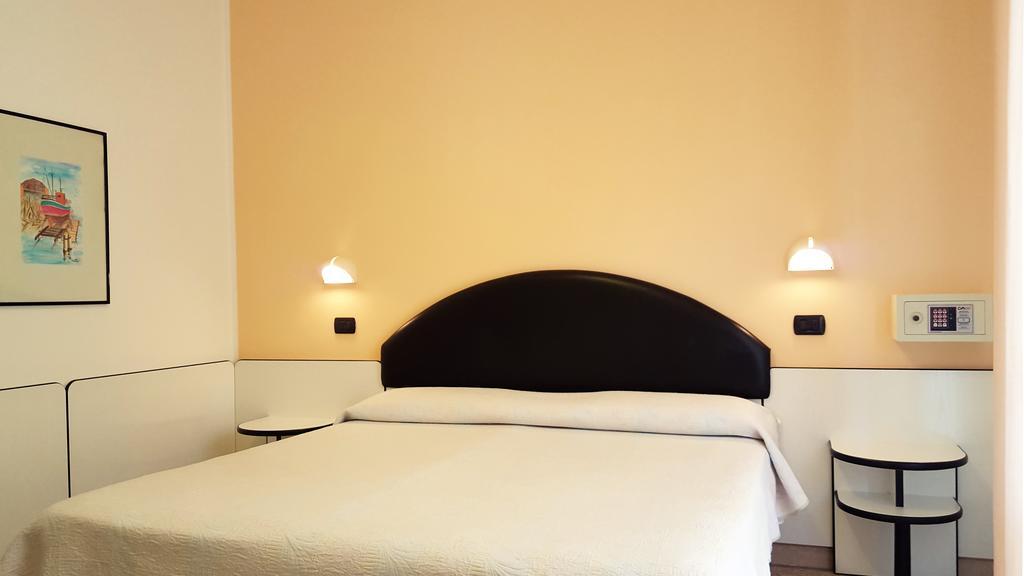 Hotel Trocadero Riccione Esterno foto