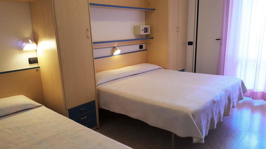Hotel Trocadero Riccione Esterno foto
