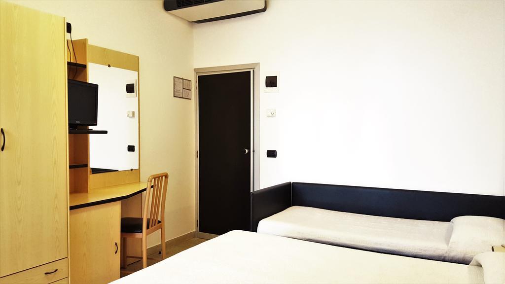 Hotel Trocadero Riccione Esterno foto