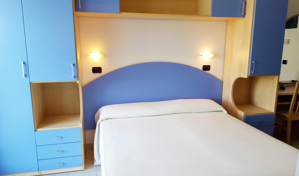 Hotel Trocadero Riccione Esterno foto