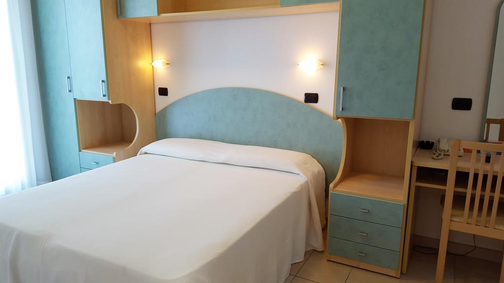 Hotel Trocadero Riccione Esterno foto