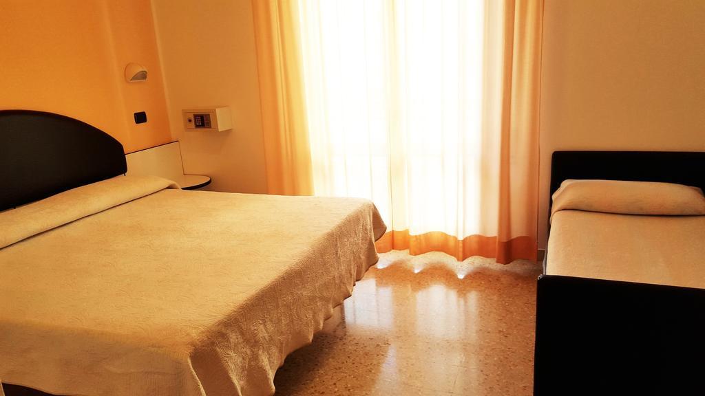 Hotel Trocadero Riccione Esterno foto