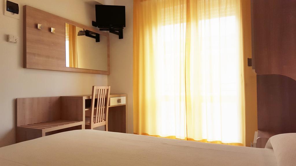 Hotel Trocadero Riccione Esterno foto
