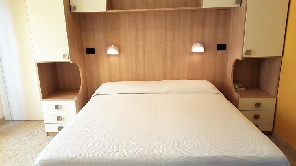 Hotel Trocadero Riccione Esterno foto