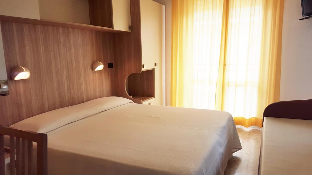 Hotel Trocadero Riccione Esterno foto