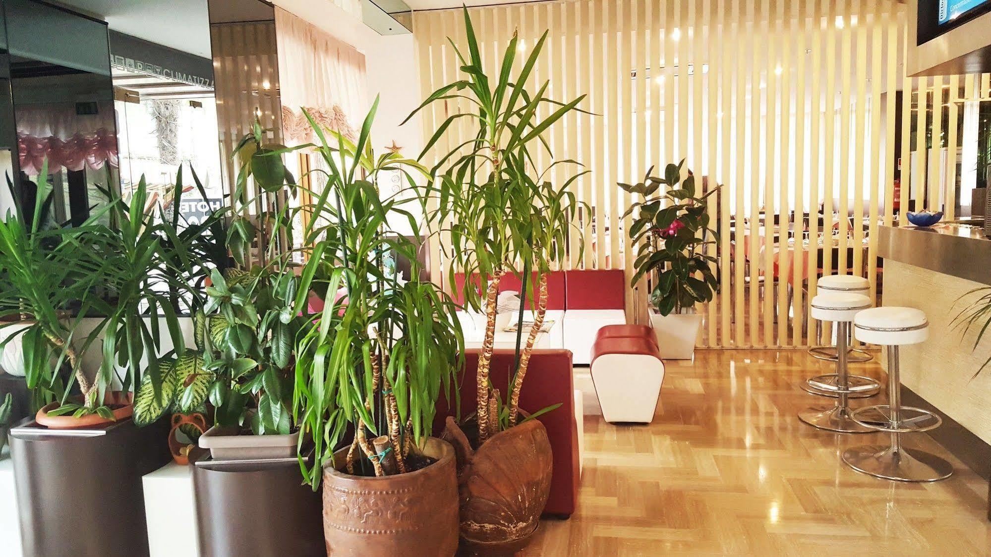 Hotel Trocadero Riccione Esterno foto